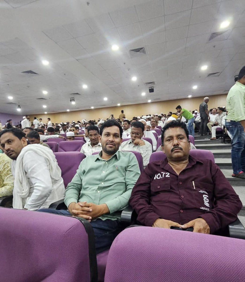 आज औरंगाबादयेथे महाराष्ट्र कुरेशी संघर्ष समिती ची महत्त्वपूर्ण काॅन्फ्रंस बैठक झाली अनेक महत्त्वाच्या सुचना करण्यात आले,पुढील आंदोलन तीव्र करण्या करिता तसेच महाराष्ट्र सरकार शेतकरी,व व्यापार्यांना संरक्षण देत नाही तोपर्यंत ही लढाई सुरू राहील अशी घोषणा करण्यात आली. <a href="/DGPMaharashtra/">महाराष्ट्र पोलीस - Maharashtra Police</a>