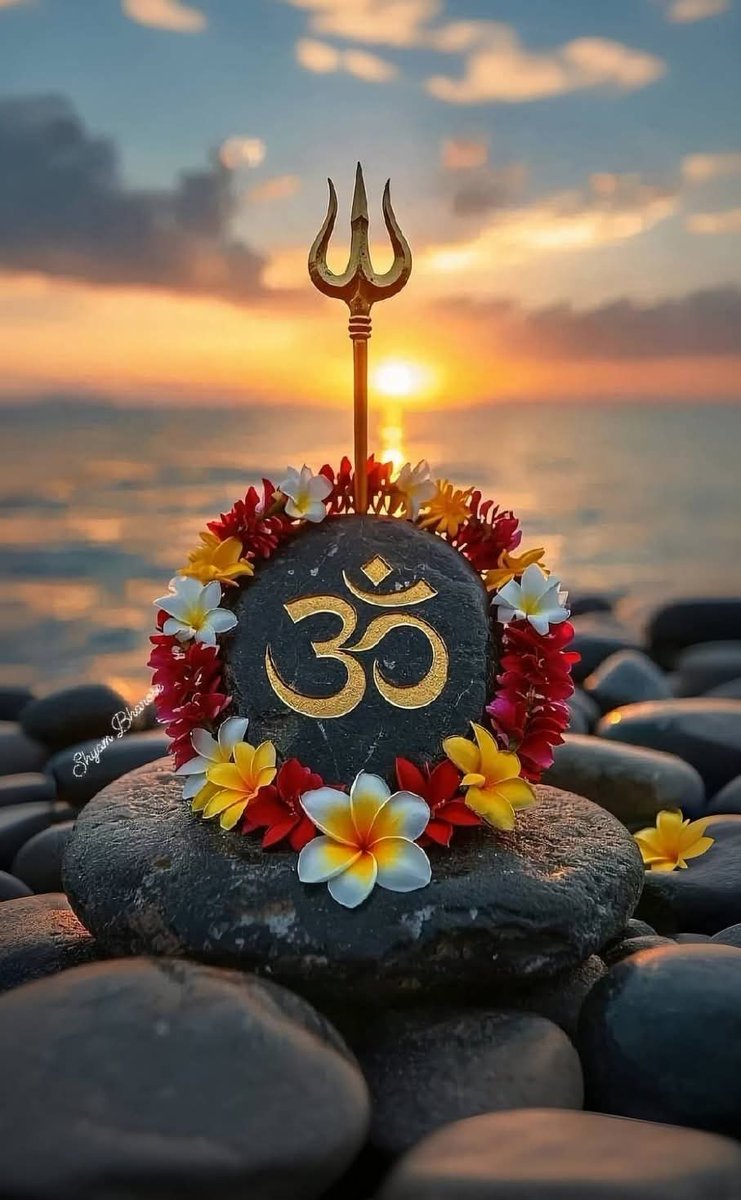 aarikaat143's tweet image. झूठे इंसान की ऊंची आवाज सच्चे इंसान को खामोश कर सकती है...लेकिन सच्चे इंसान की खामोशी झूठे इंसान की बुनियाद हिला सकती है...
#हर_हर_महादेव_शिव_शंभू_ॐ
#ॐ_पार्वती_पतये_हरहरमहादेव 🚩🙏😍💝