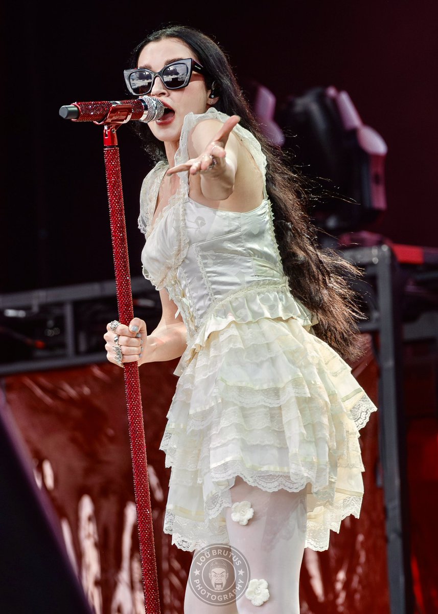 LouBrutus's tweet image. POPPY! Here&apos;s Poppy at @RockFestWI. This was my first time catching her onstage, so I&apos;ll now add her to The List. That&apos;s the portion of my web site where we list each of the artists I&apos;ve seen perform live. Check it out here: loubrutus.com/the-list #RockFest #RockFest2025 #Poppy