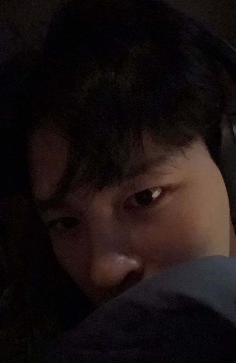 dai_inn's tweet image. นอนพักผ่อนบนเครื่องนะค้าบ🧡🫶🏽
igb: @ppnaravit 
#ppnaravit