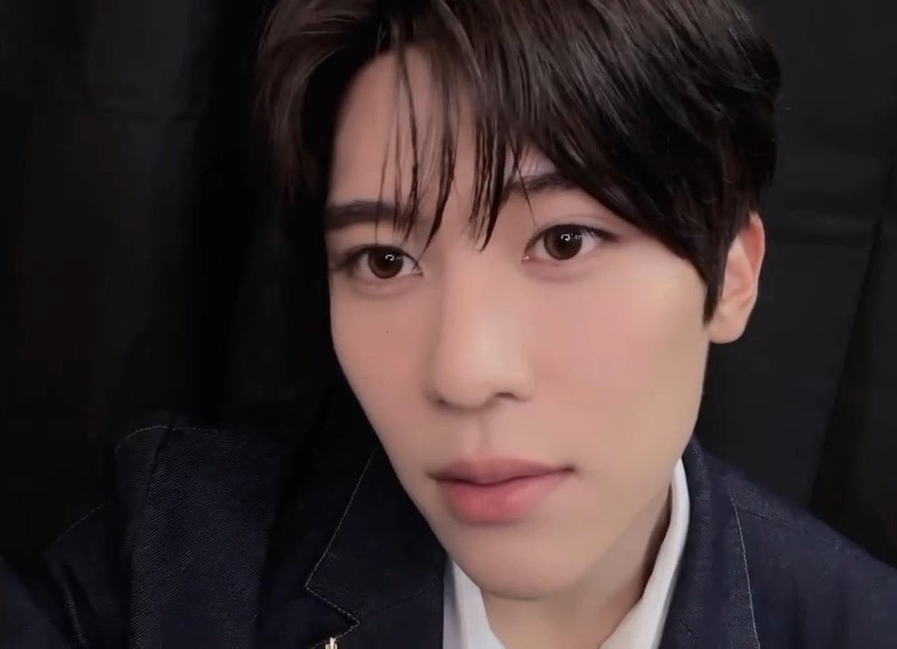 overthesionryo's tweet image. 분명 오띨롱인데 얼굴 권력있는 거 너무 좋다.. 니 얼굴이 제일 재밋어
와중에 왼얼사라고 계속 한쪽으로만 고개 돌리는 거 넘 욱김ㅋㅋㅋ