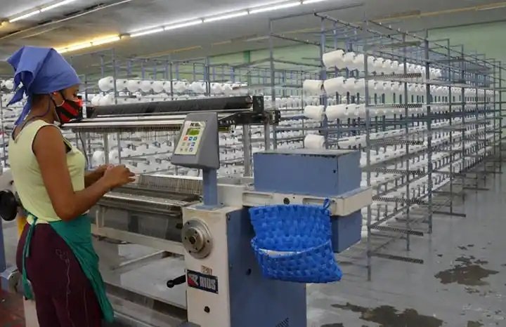 Vanguardia de Cuba (@vanguardiacuba) on Twitter photo 🏭⚡ La empresa <a href="/TextilDel/">Empresa Textil Desembarco del Granma</a>, de #VillaClara recertifica su sistema de gestión de energía ante la Asociación Española de Normalización y Certificación, por sus resultados integrales en la relación entre la producción y el gasto de portadores a consumir.
➡️ vanguardia.cu/villa-clara/35… 🏭⚡ La empresa <a href="/TextilDel/">Empresa Textil Desembarco del Granma</a>, de #VillaClara recertifica su sistema de gestión de energía ante la Asociación Española de Normalización y Certificación, por sus resultados integrales en la relación entre la producción y el gasto de portadores a consumir.
➡️ vanguardia.cu/villa-clara/35…
