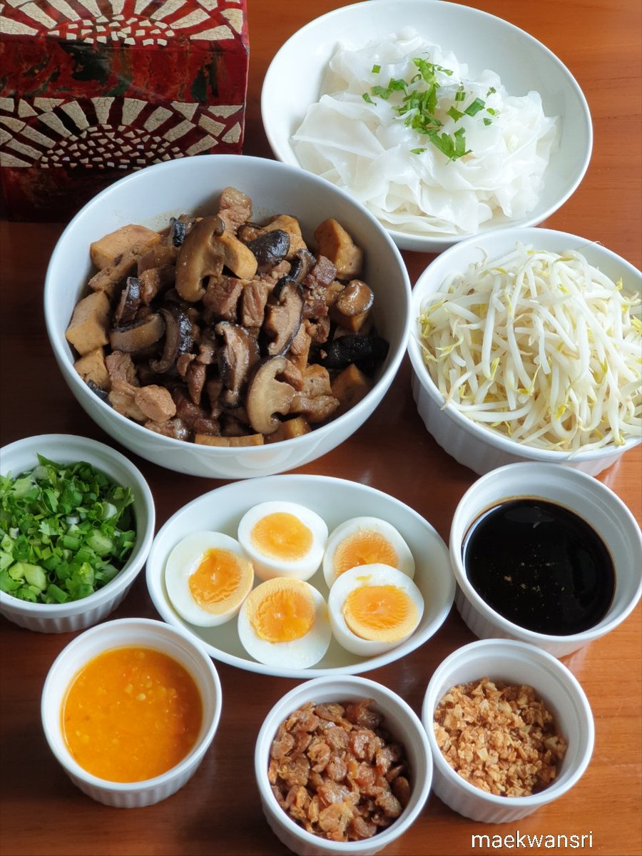 KwansriR's tweet image. ก๋วยเตี๋ยวทรงเครื่อง ทำกินเอง มั่นใจเรื่องความสะอาด ไม่ใส่ผงชูรส...รสชาติถูกปากถูกใจมากๆ😋😋😋