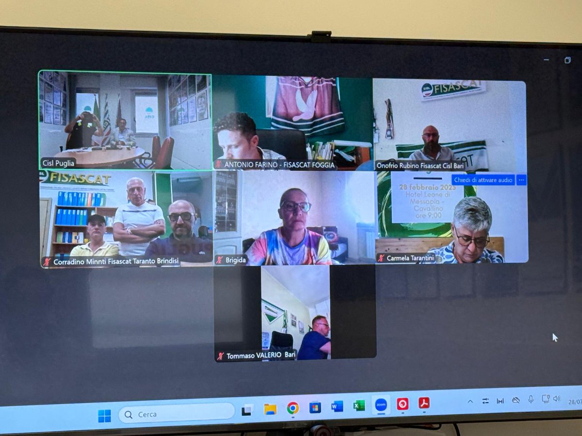 FisascatCislPug's tweet photo. #28luglio
Direttivo #FisascatCislPuglia,  @LPiacquaddio: dopo le ultime vittime sul #lavoro a Napoli non abbassare la guardia sulla #sicurezza. Con @CislPuglia in prima linea per la prevenzione dei rischi di incidenti. 1 agosto torniamo in piazza per #vertenza #vigilanza privata https://t.co/EtFiuH3fec