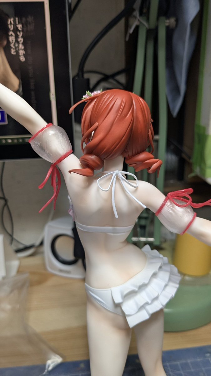 type91_aonisai's tweet image. 今回あったハプニング。
瞬着を忘れたけどスティックのりはあったからそれでリボンの類を付けていた。
イヤリングとかそういうのを付けるのに使ってたのにまさか大きめのリボンをこれで固定(固定できていたかは怪しい)することになるとは。