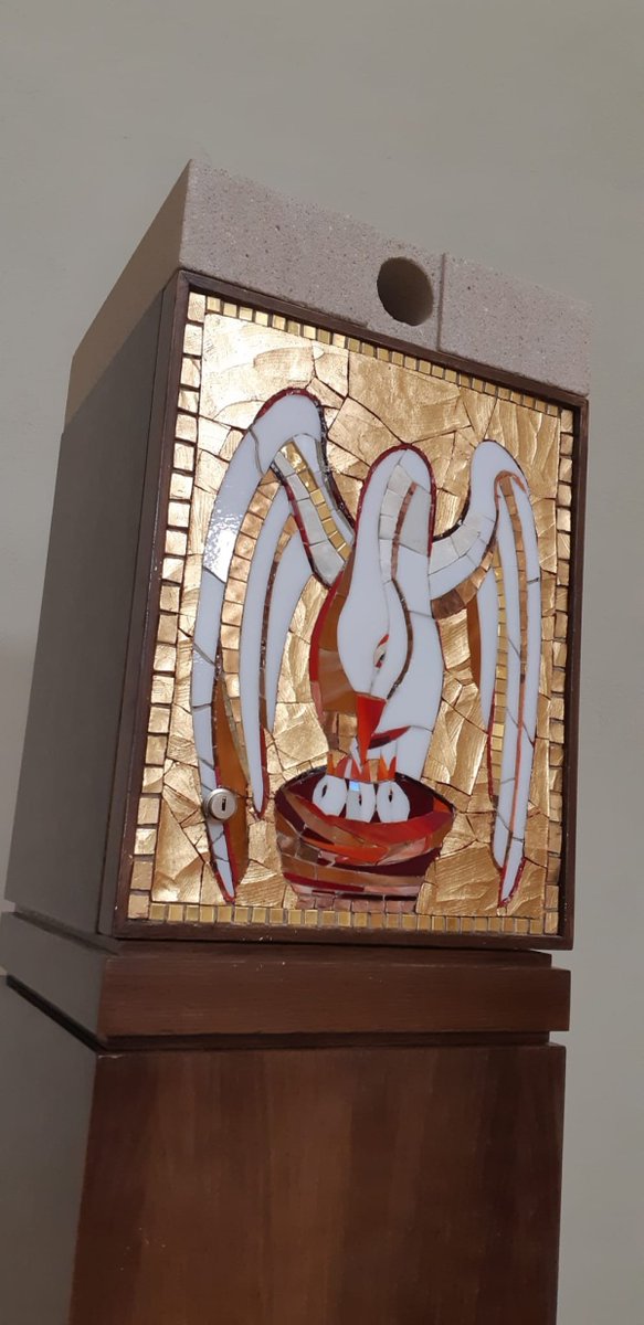 iRozhlasJVM's tweet image. Kaple sv. Anny v brněnské FN má novou podobu. Po rekonstrukci ji na svátek patronky požehnal biskup Konzbul. 🕊️ Místo slouží pacientům i personálu jako prostor naděje, odpočinku a modlitby. Mozaiky vytvořila brněnská Dílna Všech svatých. Foto: Biskupství brněnské