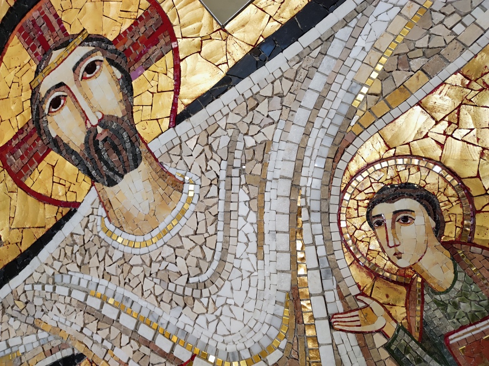 iRozhlasJVM's tweet image. Kaple sv. Anny v brněnské FN má novou podobu. Po rekonstrukci ji na svátek patronky požehnal biskup Konzbul. 🕊️ Místo slouží pacientům i personálu jako prostor naděje, odpočinku a modlitby. Mozaiky vytvořila brněnská Dílna Všech svatých. Foto: Biskupství brněnské