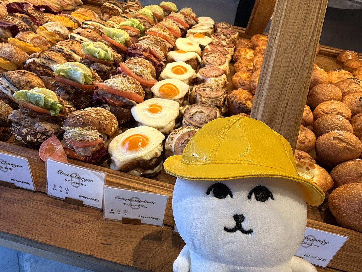343kuma's tweet image. 近所のﾐﾆﾁｬｱ・ｼｮｯﾌﾟと、パン屋