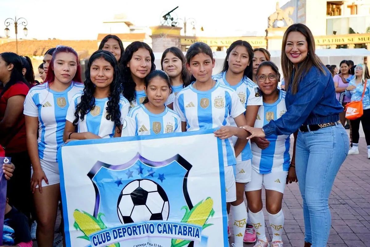 farenet's tweet image. Mexico 🇲🇽

In Zacapu, Mexico, Mayor Mónica Valdez Pulido launched a Municipal Women’s Football League supporting 18 teams, promoting equality and empowering women through sport with new resources and dignified playing spaces.
buff.ly/rc3hXh0