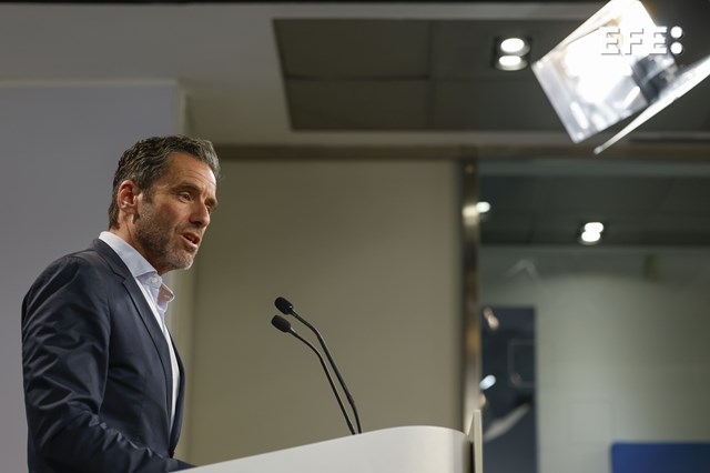 EFEsalud (@efesalud) on Twitter photo 🟢 El político Borja Sémper reveló el 14 de julio que tiene cáncer
👉Anuncios así por parte de personalidades públicas pueden ayudar a personas afectadas y a sus familiares.
¿Qué pautas seguir?
🎙️Lo analizamos con <a href="/immaaguilar/">Imma Aguilar Nàcher</a> y con <a href="/Fatima_Cast/">Fátima Castaño</a>
efesalud.com/semper-cancer-… 🟢 El político Borja Sémper reveló el 14 de julio que tiene cáncer
👉Anuncios así por parte de personalidades públicas pueden ayudar a personas afectadas y a sus familiares.
¿Qué pautas seguir?
🎙️Lo analizamos con <a href="/immaaguilar/">Imma Aguilar Nàcher</a> y con <a href="/Fatima_Cast/">Fátima Castaño</a>
efesalud.com/semper-cancer-…