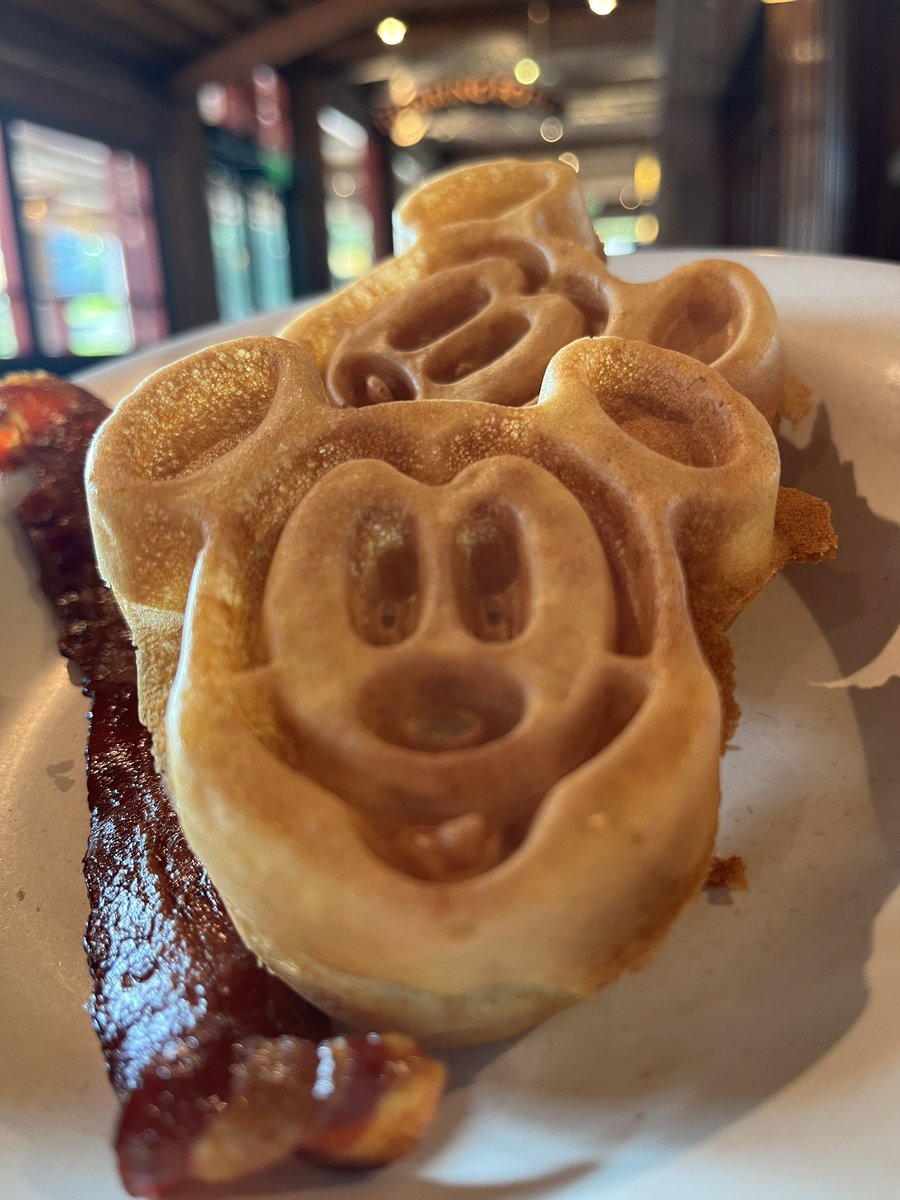 disneytipsguy's tweet image. Good morning!
First WL Mickey waffles!
Disappointing plate! Delicious fluffy waffles!
One piece of bacon? Kids meal or not let's get two on there! 馃槀馃槀馃槀