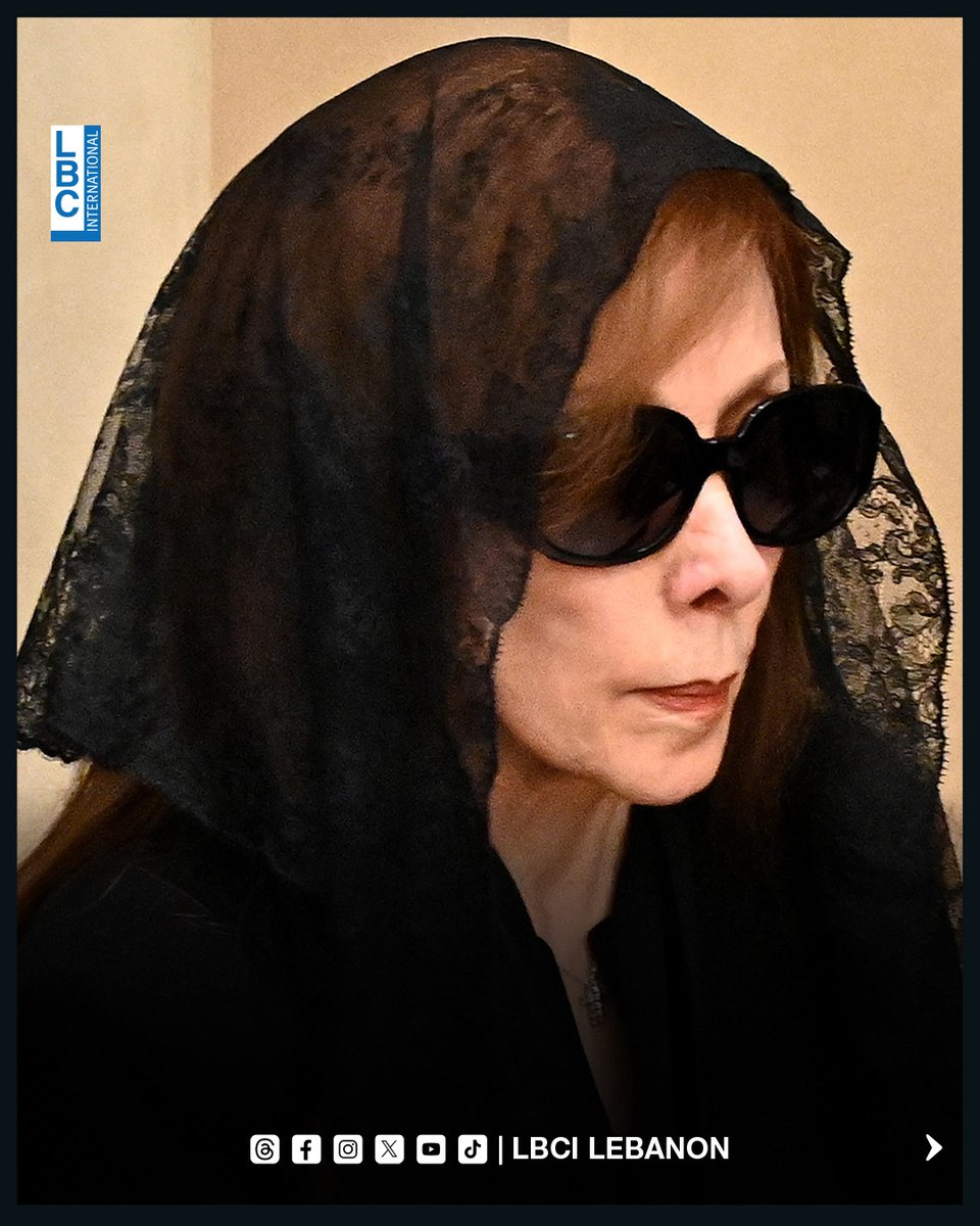 LBCILebanon's tweet image. "وهبِّ الهوا وبكَّاني الهوى لأوَّل مرَّة ما منكون سوا"...
السيدة #فيروز في وداع زياد الرحباني... عندما تصبح مشحة الحزن أبلغ من الكلام
#ZiadRahbani #زياد_الرحباني
#LBCI #LBCILebanon