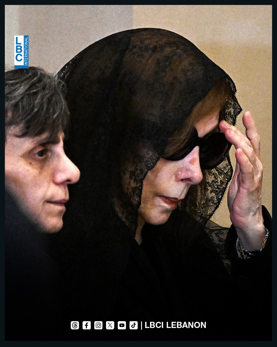 LBCILebanon's tweet image. "وهبِّ الهوا وبكَّاني الهوى لأوَّل مرَّة ما منكون سوا"...
السيدة #فيروز في وداع زياد الرحباني... عندما تصبح مشحة الحزن أبلغ من الكلام
#ZiadRahbani #زياد_الرحباني
#LBCI #LBCILebanon