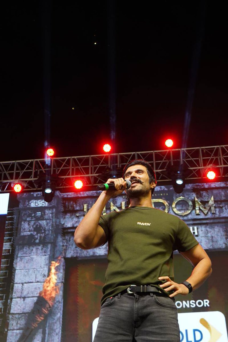 Valuegold_'s tweet photo. Proud Associate Partner of the spectacular Kingdom Movie Trailer Launch, held at Nehru Municipal Grounds, Tirupati.
Grateful to have been part of the magic with Vijay Deverakonda and the entire Kingdom team!
Value Gold – Sell Gold Befikar!
#ValueGold #CapsGold #Kingdom https://t.co/da0KgvNNb3