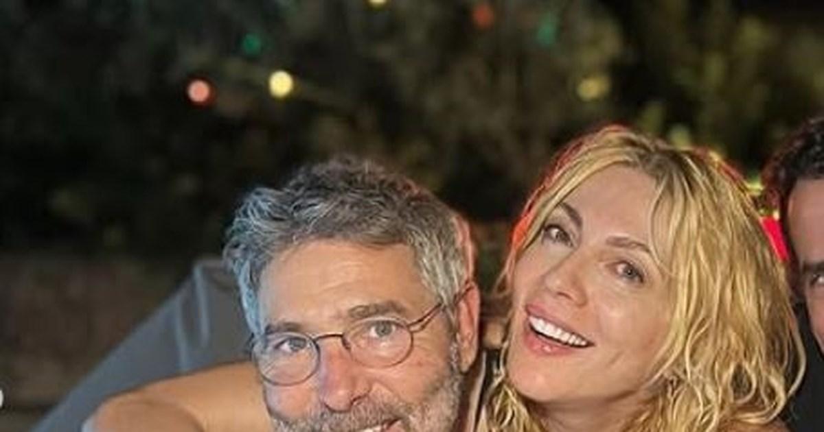 TheTOC_gr's tweet image. Θοδωρής Αθερίδης: Οικογενειακώς στην Αίγινα - Η πρώην σύζυγός του αγκαλιά με τα εγγόνια τους thetoc.gr/people-style/a…