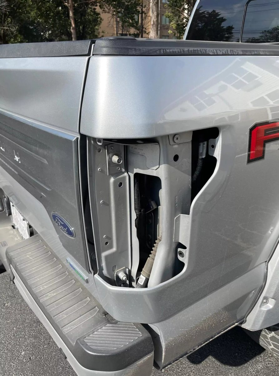 Late model Ford truck owners beware! There's an ongoing issue with thieves targeting and stealing the taillights from Ford trucks, particularly higher trim models like the F-150 and Super Duty series (F-250, F-350) equipped with expensive LED taillights that include advanced