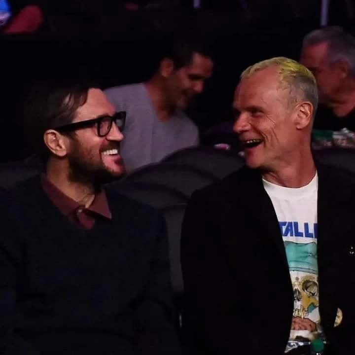 ChiliPeppersArg's tweet image. ✳️ Hoy se cumplen 7 años de esta foto, la cual mostró a John Frusciante y Flea nuevamente juntos después de casi 11 años.
🌶️ El encuentro fue en un combate de boxeo celebrado en el Staples Center de Los Angeles el 28 de julio de 2018.
Esto marcó, sin que aún lo sepamos, el…