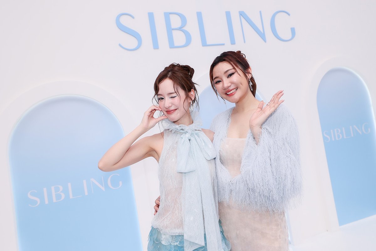 prjipata's tweet image. SIBLING คว้า “พิมฐา” นั่งแท่นพรีเซนเตอร์ เปิดตัว “Revitalizing Cream” พร้อมพาคุณ Glowing on Arrival สู่ผิวฉ่ำโกลว์ระดับเฟิร์สคลาส

“SIBLING THAILAND” แบรนด์สกินแคร์สัญชาติไทยมาแรงแห่งยุค จัดงานเปิดตัวผลิตภัณฑ์ใหม่ “Revitalizing Cream Long-Lasting Moisturizer” ภายใต้ชื่องาน…