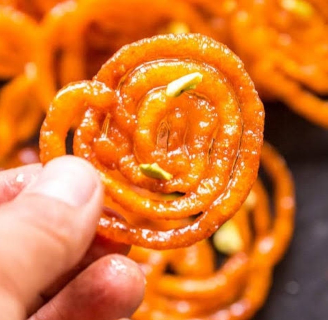 Taimoorch433's tweet image. apko kis umer me pata chala ke jalebi ko English mein funnel cake kehty hain