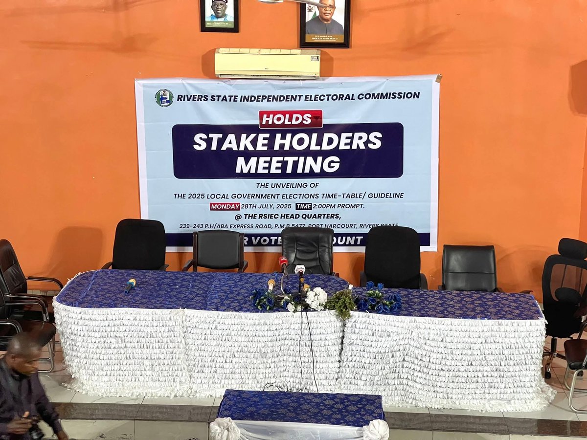 Big_Sinudo's tweet image. The Rivers State Independent Electoral Commission, headed by a Calabar and Akwa Ibom man, is about to start its meeting with Rivers people.
Strange things in a state of emergency.
One day this will happen to Lagos.