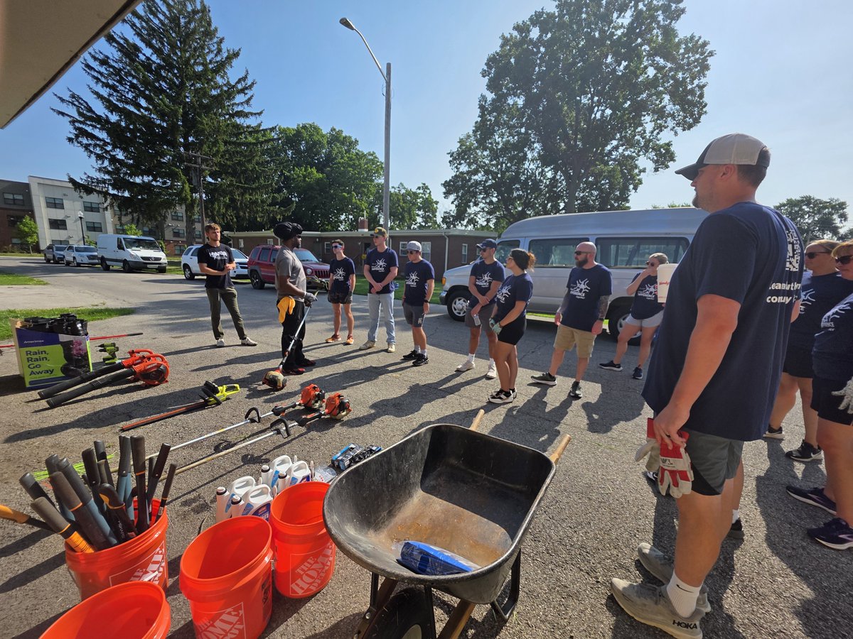 A HUGE shout-out to the amazing team from Hylant for stopping by our Warman properties for their annual volunteer day! Despite the heat, this incredible group showed up with smiles, determination, and an unwavering commitment to making a difference. 

👉- bit.ly/3F00Cn1
