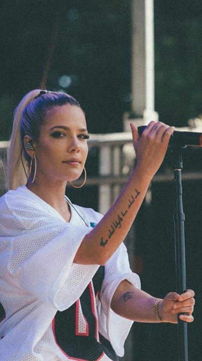 ホールジー直筆サイン入り超 特大写真…Halsey 【公式通販】