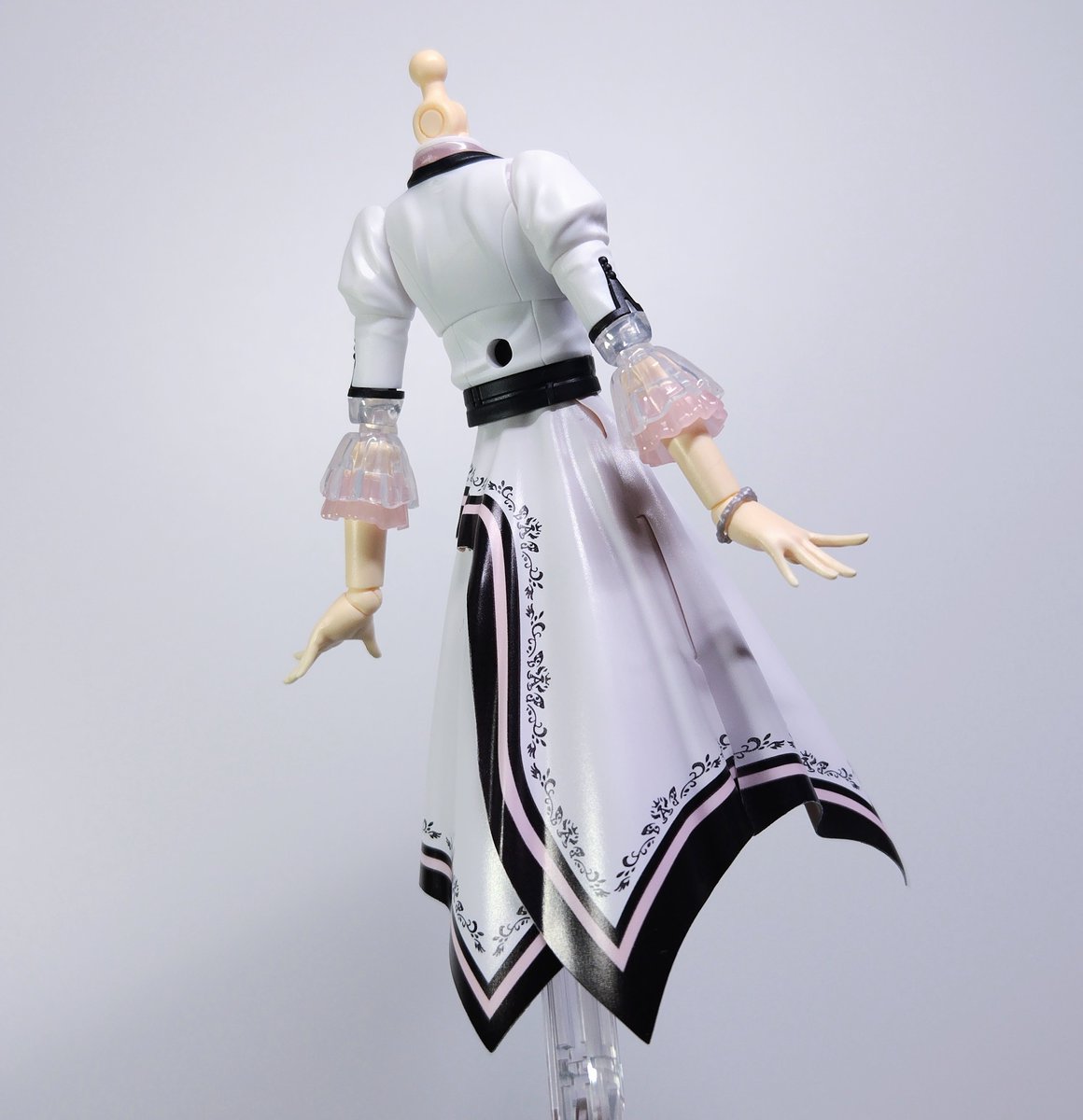 murabito_skkn's tweet image. 本日の進捗!🙋
わが家ではハルカ=カルティーに進化(?)を遂げた、閣下の正規衣装を組んでいきます!😌
いやぁ···「あのデザインを無塗装パチ組みでここまで再現させるかよ···?」という意味では、初めてBBS衣装を組んだ時と同じかそれ以上の感動がありますね···スカートの意匠も秀逸···!✨🤔