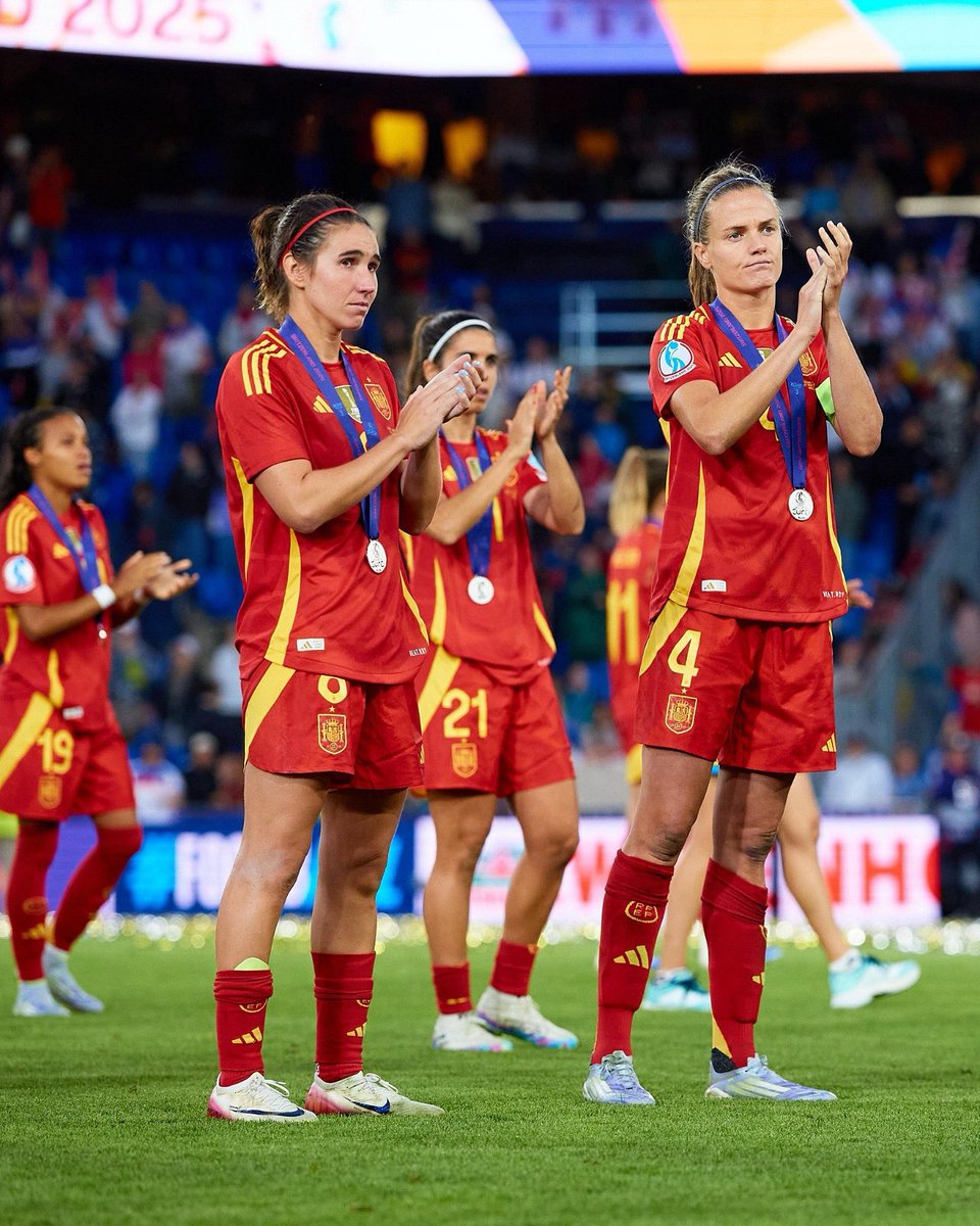 Futboleras (@futboleras_ff) on Twitter photo Gracias <a href="/SEFutbolFem/">Selección Española Femenina de Fútbol</a> por hacernos soñar una vez más. ✨
Aunque esta vez no se logró, nos habéis regalado algo aún más grande: la ilusión.
Gracias por la entrega, el sacrificio y por seguir sumando voces y miradas al #futfem
¡Volveréis y como siempre estaremos aquí para verlo! Gracias <a href="/SEFutbolFem/">Selección Española Femenina de Fútbol</a> por hacernos soñar una vez más. ✨
Aunque esta vez no se logró, nos habéis regalado algo aún más grande: la ilusión.
Gracias por la entrega, el sacrificio y por seguir sumando voces y miradas al #futfem
¡Volveréis y como siempre estaremos aquí para verlo!