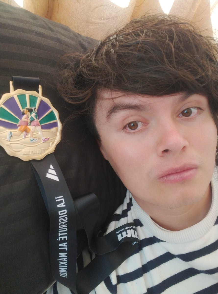 Este fin corrí mi segundo Medio Maratón lejos de México. Esta vez en Bogotá, Colombia. 🇨🇴🇨🇴🇨🇴🏃🏻‍♂️🏃🏻‍♂️🏃🏻‍♂️ #MedalMonday #Reto2025Kms #KMSxEla #Running