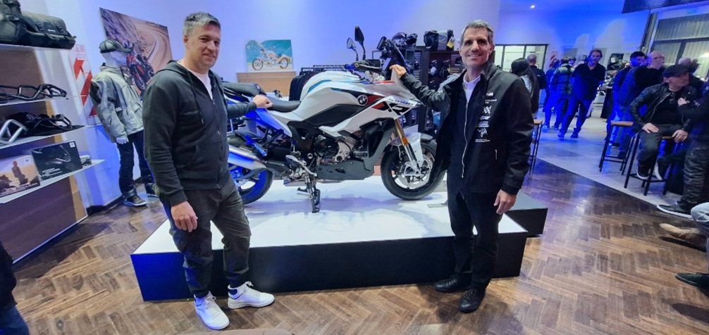 🏍 Recién distinguida por casa matriz d Alemania como concesionaria N°1 en excelencia en “atención al cliente”, BMW Bremen Motorrad convocó a sus seguidores para ver a las nuevas sports: S 1000 XR y S 1000 RR. Mientras s degustaba d catering gourmet s planeaba otra rodada 2025!