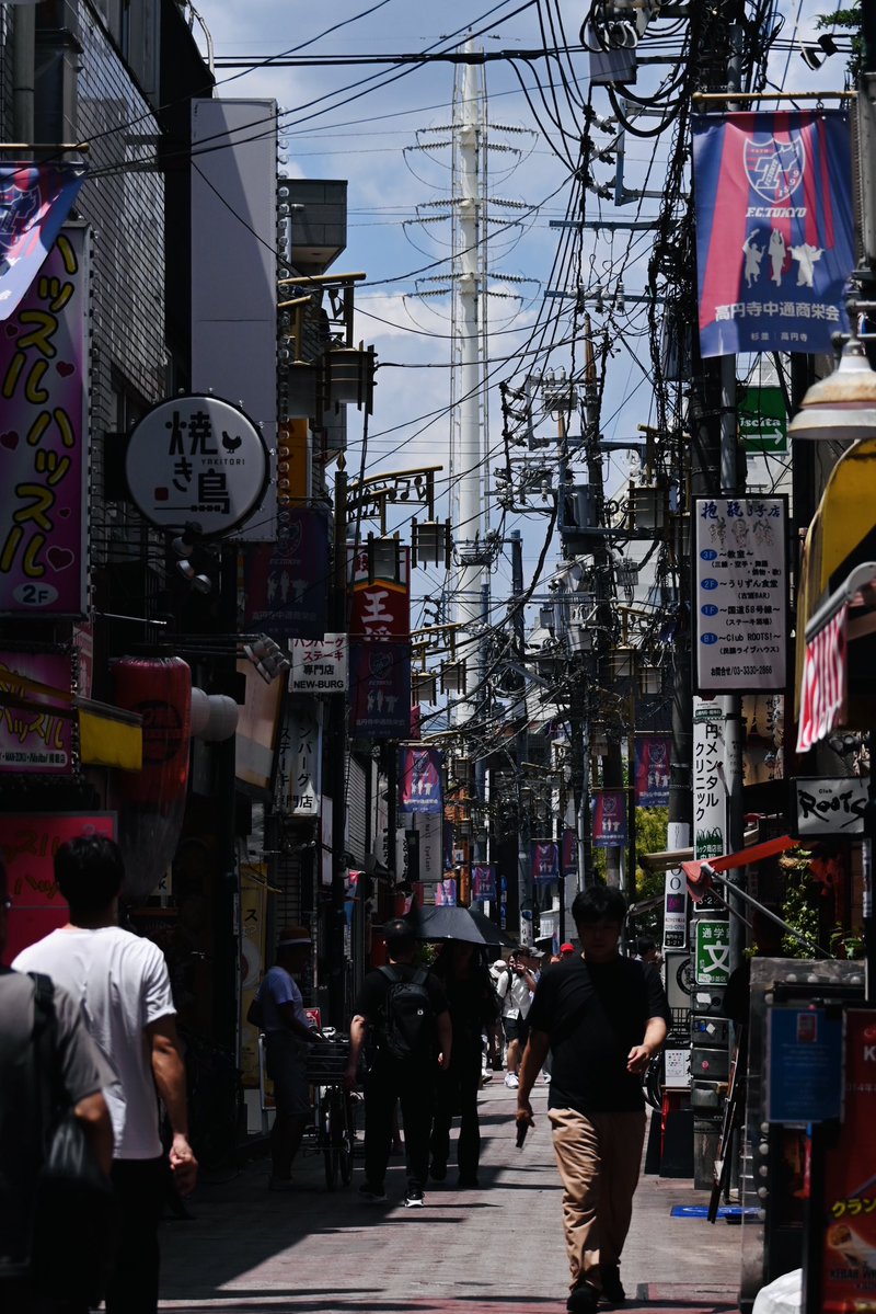 hatolier_camera's tweet image. 高円寺、密度の街角。