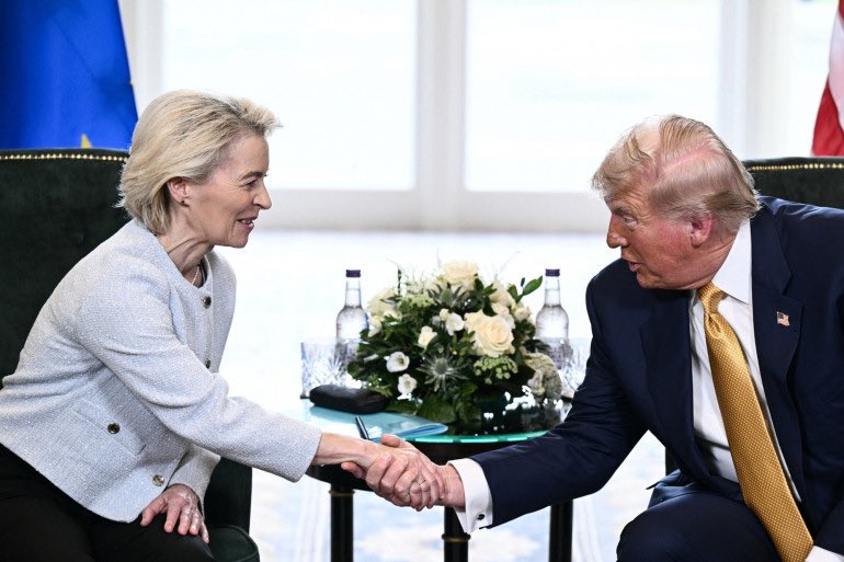 ljacobelli's tweet image. L’accord de la honte.
En paraphant cet accord commercial léonin, Ursula von der Leyen grave dans le marbre la soumission des pays européens aux intérêts des États-Unis. Elle le fait dans un silence assourdissant ou pire, complice, d’un Président de la République désormais…