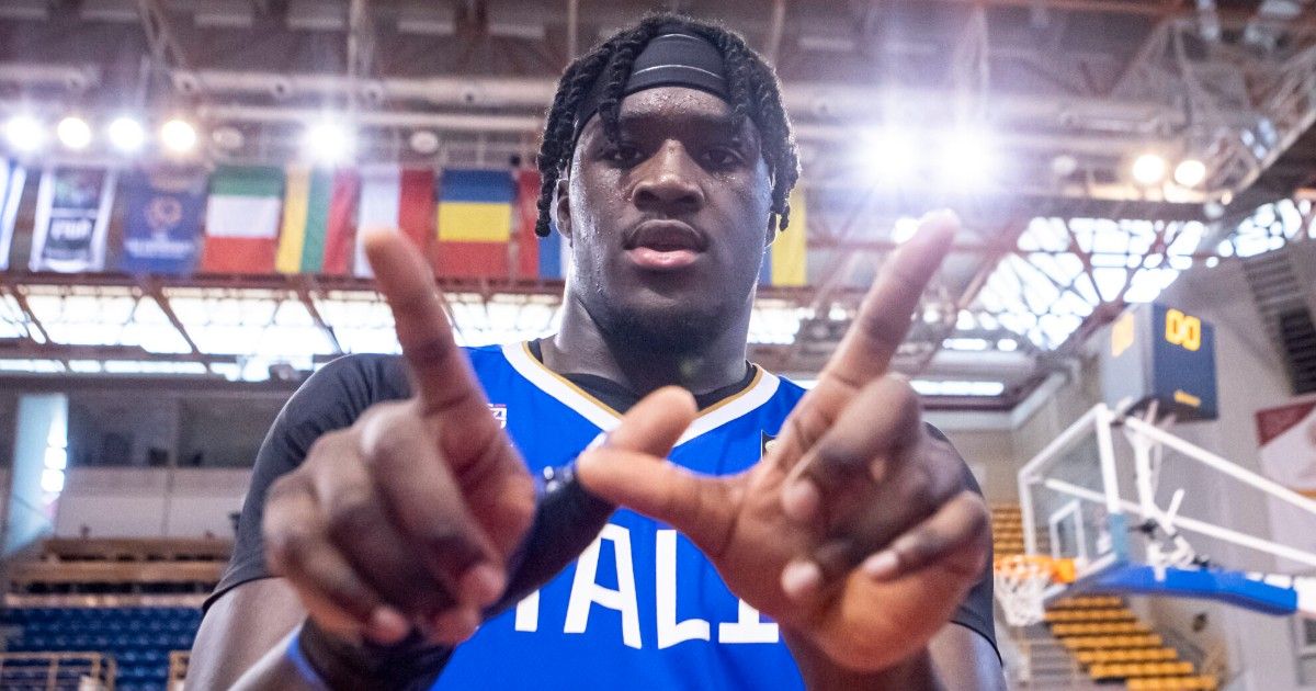 farenet's tweet image. Italy 🇮🇹

Italy’s U20 basketball star Elisèe Assui celebrated their historic Euro win and spoke about racist abuse faced during the tournament. He criticised prejudice against Italians of foreign heritage, stressing his full identity as Italian.
buff.ly/3jJ70kD