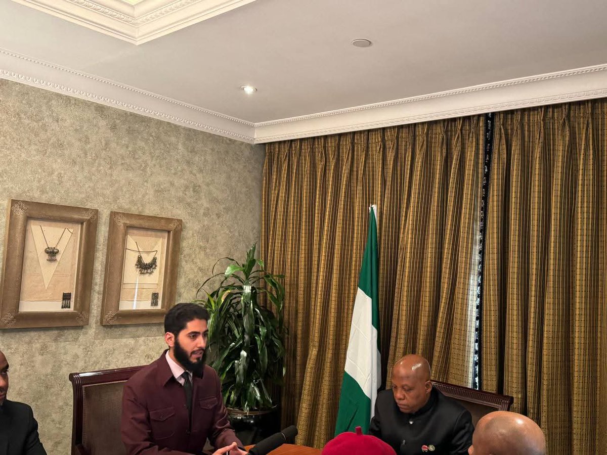 SadeeqKurbe's tweet image. Happening Now:

VP @KashimSM Meets OSC Secretary General In Addis Ababa

In yet another high-level engagement, Vice President Kashim Shettima has met with the Secretary General of the Organization of Southern Cooperation (OSC), H.E. Monssour Bin Mussallam, and members of his team…