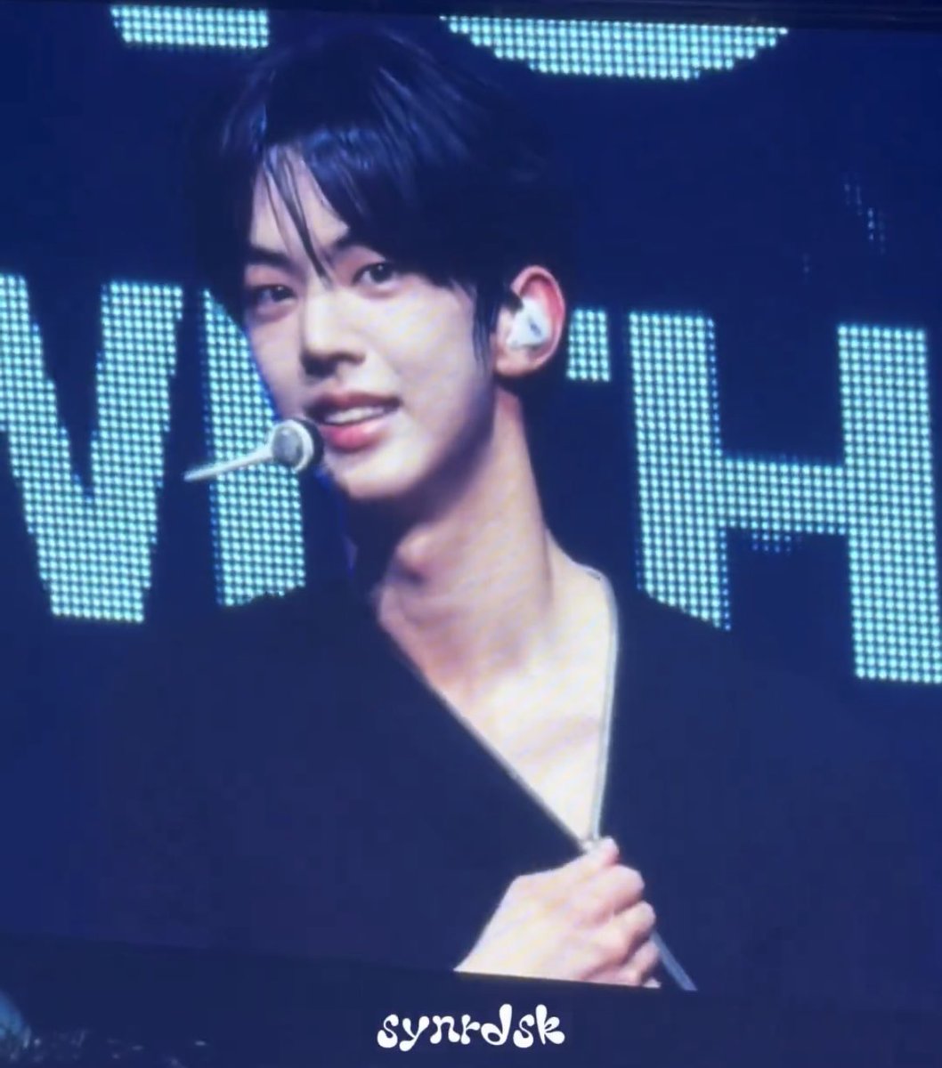 puppyou___'s tweet image. 김도훈 얼굴 오밀조밀 뚱카롱 잔뜩 올라와서 너무 귀엽게 생김