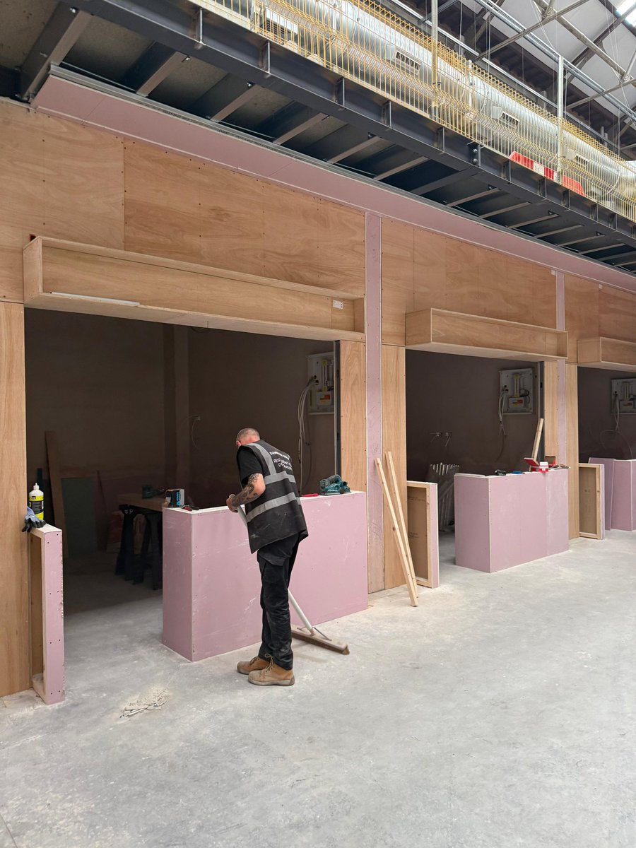 IndependentBham's tweet image. The build for Saint Paul’s Market is coming along nicely 🤘
7 indie kitchens, 2 bars, 500 seats and a killer soundtrack. Your new fave foodie hangout is coming soon. Get ready 👀
Follow us on IG at: instagram.com/saintpaulsmark…