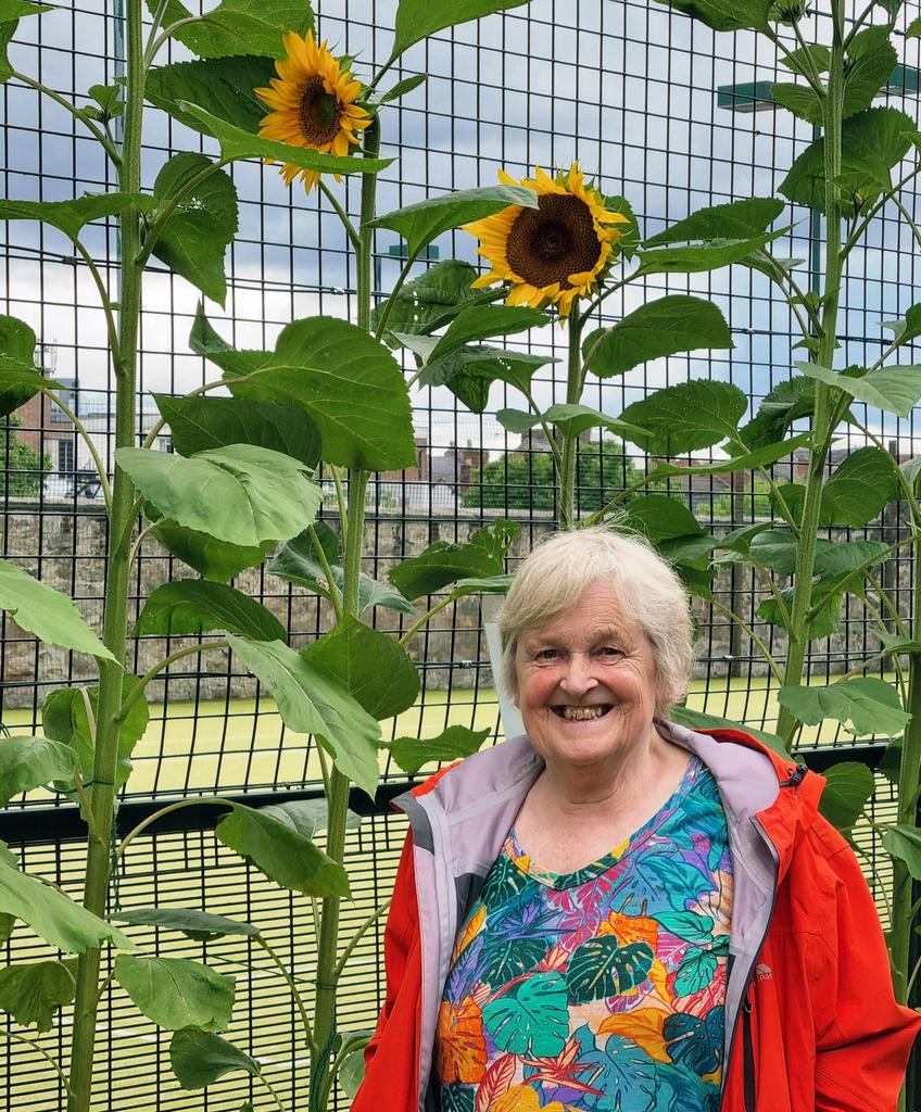 Did you know it's
#InternationalFriendshipWeek?
Some friendships blossom like flowers in the garden🌸