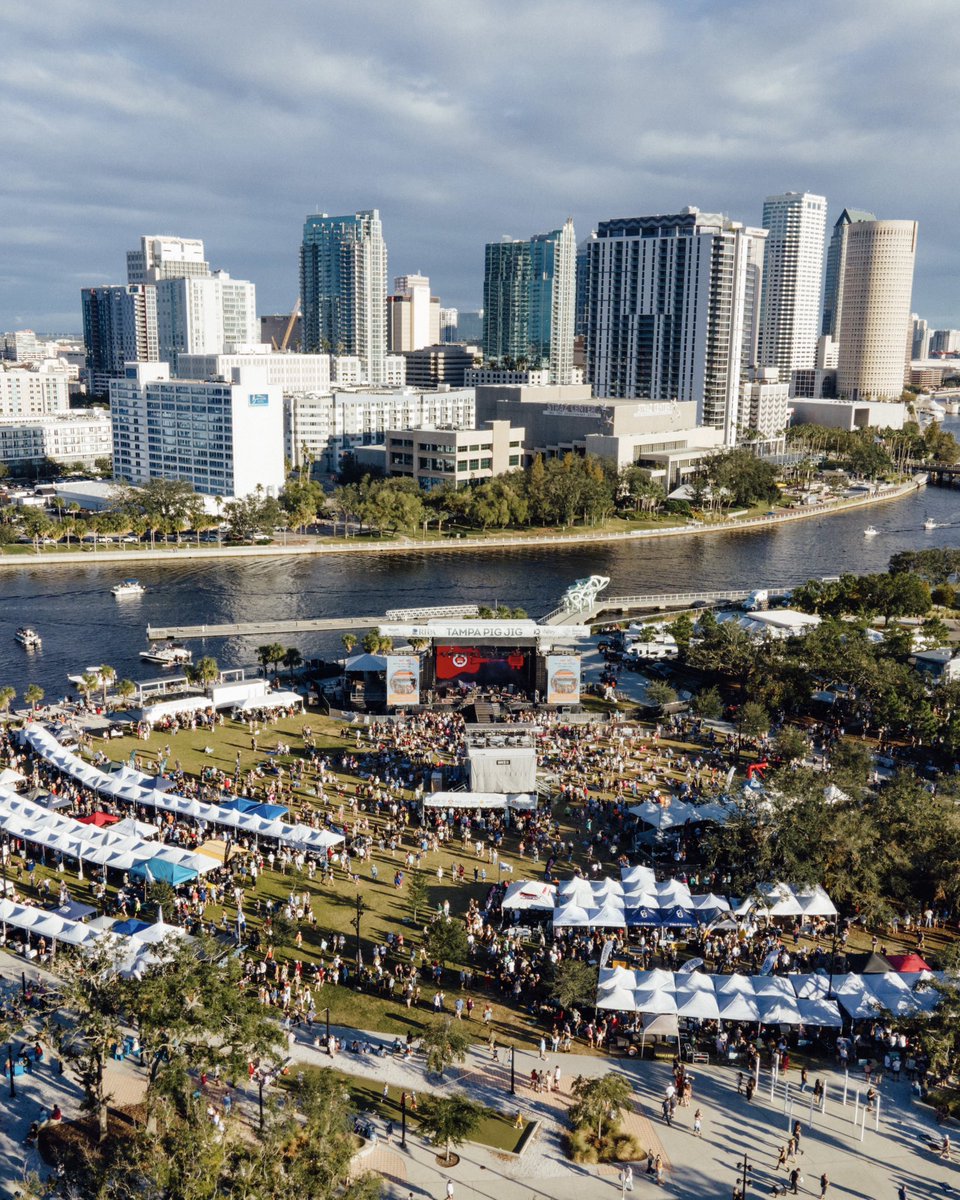 Zoomed out, but you can still spot the party.
Pig Jig hits different when the whole city’s in on it.