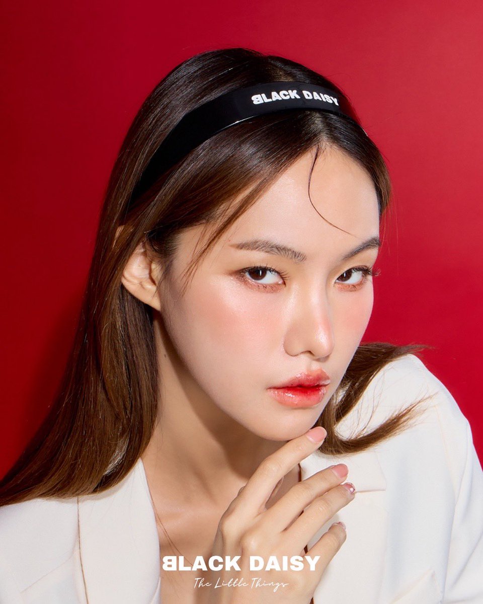 BLACKDAISYBD's tweet image. AVAILABLE NOW
The Little Things Collection
Available in Black & White
Price: 990 THB/SET
(Hair clip,Hair tie,Hair band)
🛒Available On TIKTOK | SHOPEE | LINE MY SHOP
linktr.ee/BLACKDAISY.BD?…
#blackdaisybd