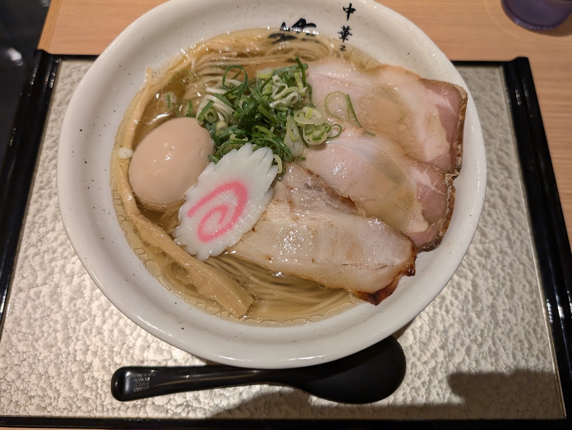 sksksk21's tweet image. 中華そば葵 新越谷ヴァリエ店。特製塩そば 大盛