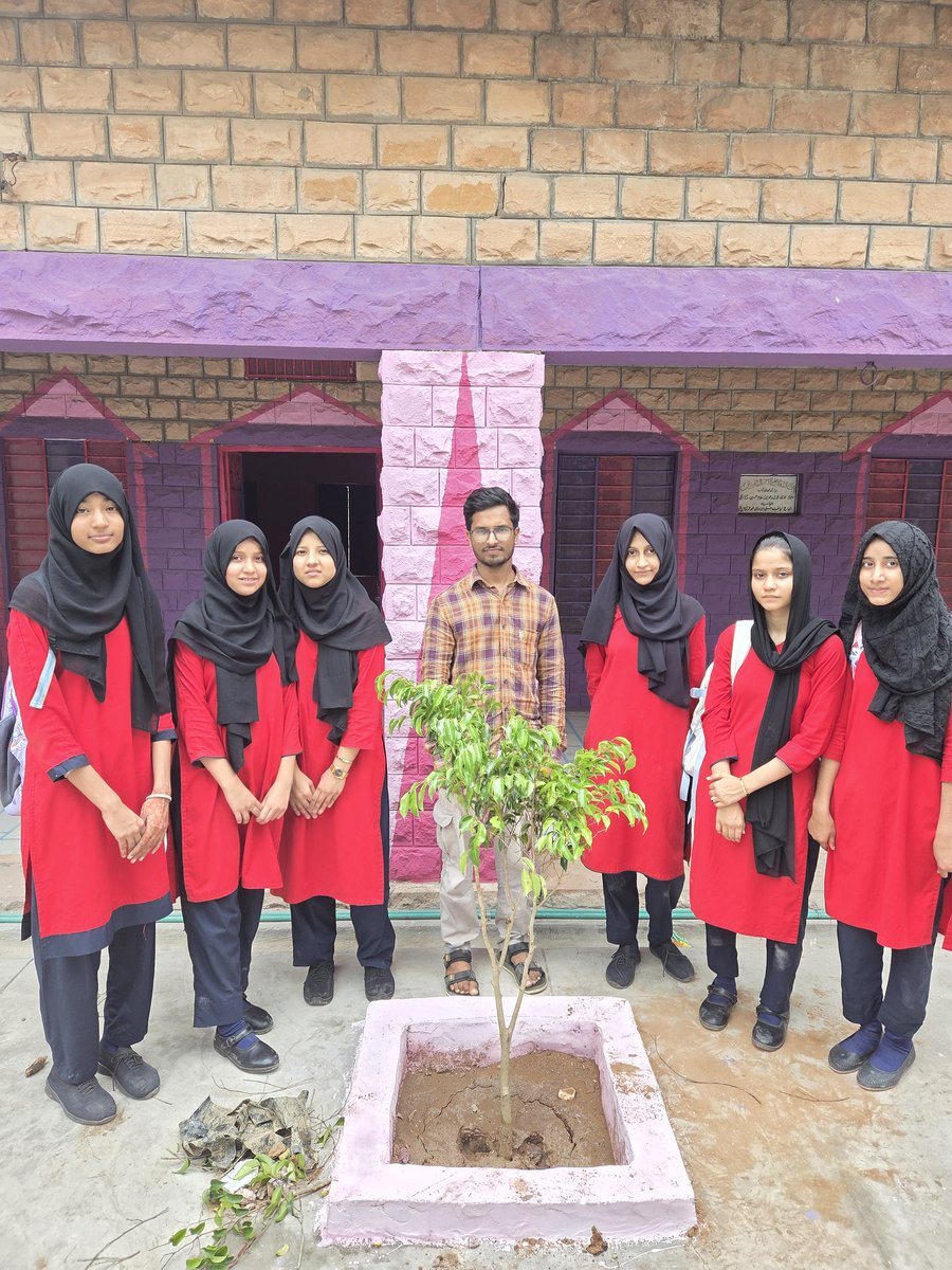 gullyclasses's tweet image. 1/4 - Big news! 🎉 Gully Classes Foundation & Little Steps Academy teamed up on July 26, 2025, for a special sapling plantation drive in Basni Belima, Nagaur! 🌱 Under our #EkPedMaaKeNaam campaign, we're growing a greener future! #GullyClassesFoundation #LittleSteps #Nagaur