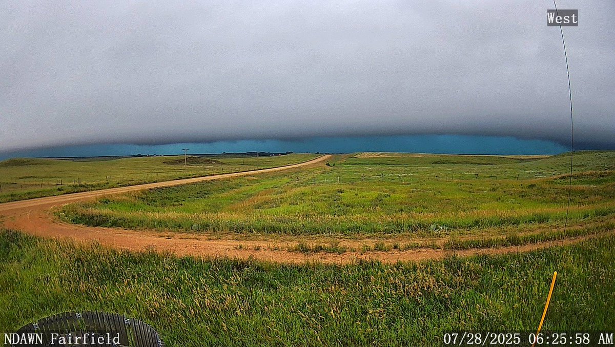 DarylRitchison's tweet image. The view from @NDAWNmesonet Fairfield right before a 75 mph gust was recorded at the station. #ndwx @NWSBismarck