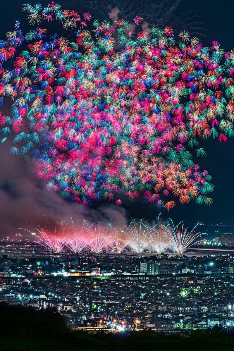 yuya0240's tweet photo. 本日は長岡花火大会。
去年撮影した夜空を彩る千輪が美しかった。 https://t.co/9OwJ6hh5Wl