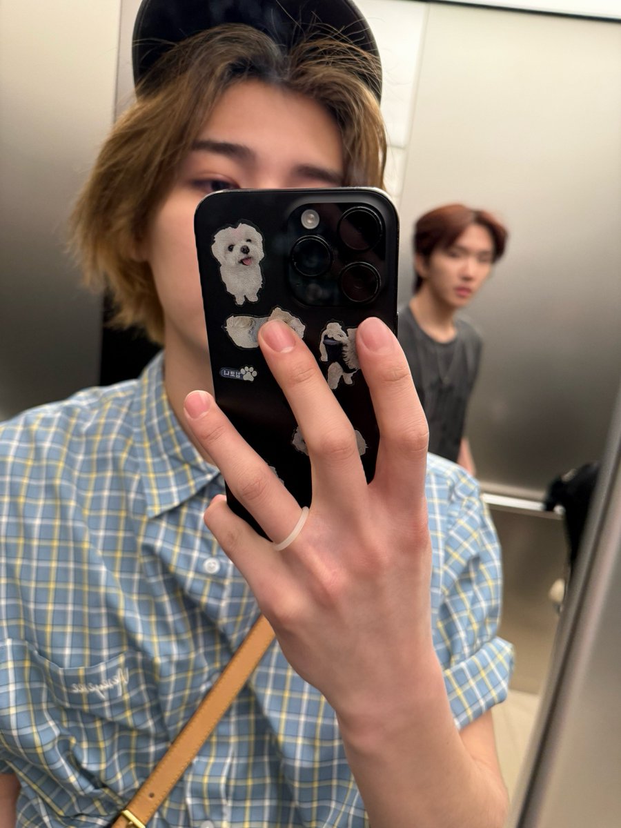 forwoonhak's tweet image. leehan photo dump on weverse with woonhak in 4/5 of them, nunsarangz ♡
