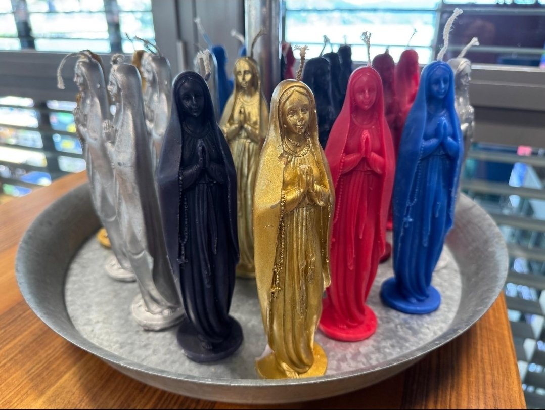 Hallo Staatsanwaltschaft, euer Kampf gegen die Störung des Religionsfriedens durch Schüsse auf ein Madonna-Bildchen ist vorbildlich - aber wie verhält es sich beim Niederbrennen einer Madonna-Kerze? (Erhältlich im KKL-Shop Luzern) 🕯️✝️