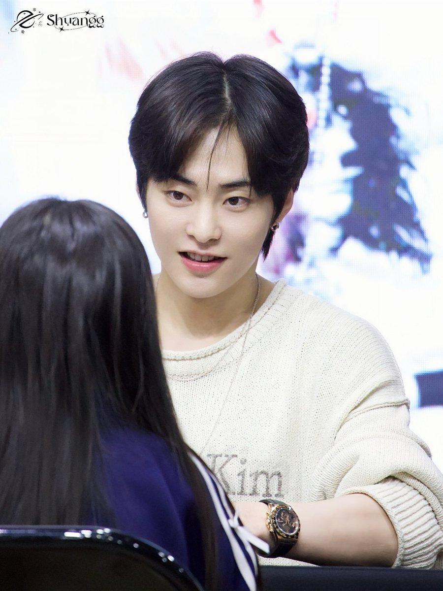 showmeluv4ever's tweet image. 이거 만두님 앞에 휀걸이 열살 소녀인거 알면 마음이 너무 힘들어짐