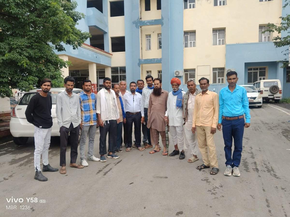 Bhim Army - Rajasthan (@ba4rajasthan) on Twitter photo рдЭрд╛рд▓рд╛рд╡рд╛рдб,рдХреЗ рдорд╛рд╕реВрдо рдЫрд╛рддреНрд░реЛрдВ рдХреЛ рдиреНрдпрд╛рдп рджреЛред
рдЬрд┐рд▓рд╛ рдореБрдЦреНрдпрд╛рд▓рдп рдкреНрд░рджрд░реНрд╢рди #рдкреНрд░рддрд╛рдкрдЧрдврд╝ ЁЯУН
<a href="/BhimArmyChief/">Chandra Shekhar Aazad</a> <a href="/anil_aazad/">Anil Kumar Dhenwal</a> рдЭрд╛рд▓рд╛рд╡рд╛рдб,рдХреЗ рдорд╛рд╕реВрдо рдЫрд╛рддреНрд░реЛрдВ рдХреЛ рдиреНрдпрд╛рдп рджреЛред
рдЬрд┐рд▓рд╛ рдореБрдЦреНрдпрд╛рд▓рдп рдкреНрд░рджрд░реНрд╢рди #рдкреНрд░рддрд╛рдкрдЧрдврд╝ ЁЯУН
<a href="/BhimArmyChief/">Chandra Shekhar Aazad</a> <a href="/anil_aazad/">Anil Kumar Dhenwal</a>