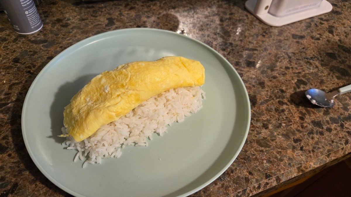 RyeToastYT's tweet image. I&apos;m getting a lot better at making omurice!