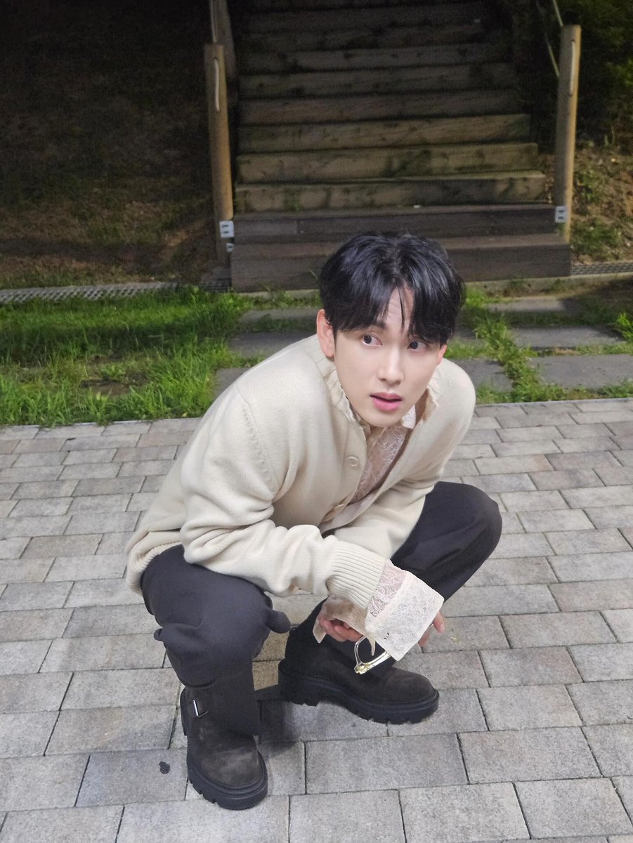 swanjelly's tweet image. 임스타... 내가 뭘 보고 있는거람
시스루..? 레이스....? 시스루????????