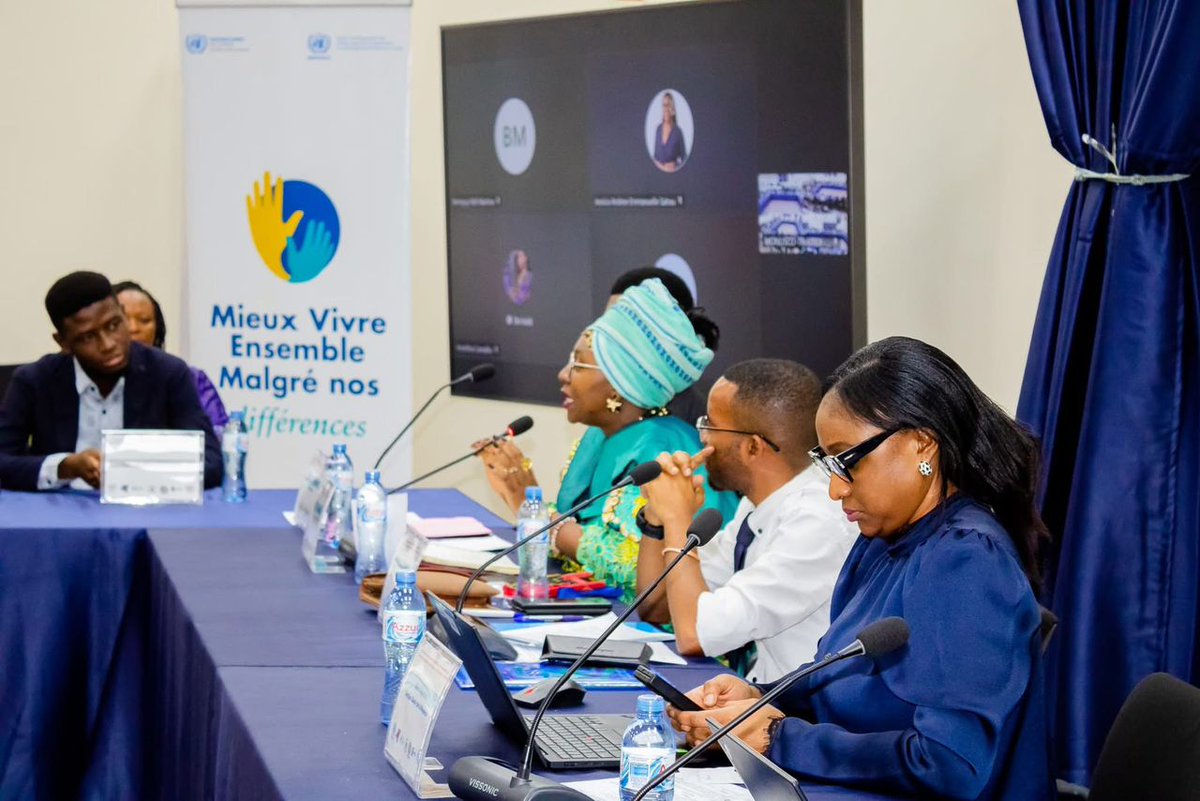 unjhro's tweet image. #RDC #Kinshasa 28.07.25: @unjhro a pris part à une Table ronde organisée, le vendredi dernier, par l’Association des Jeunes pour le Développement et la Paix autour du vivre-ensemble, de la diversité et de l’éducation à la paix. 74 jeunes présents, dont 32 femmes.